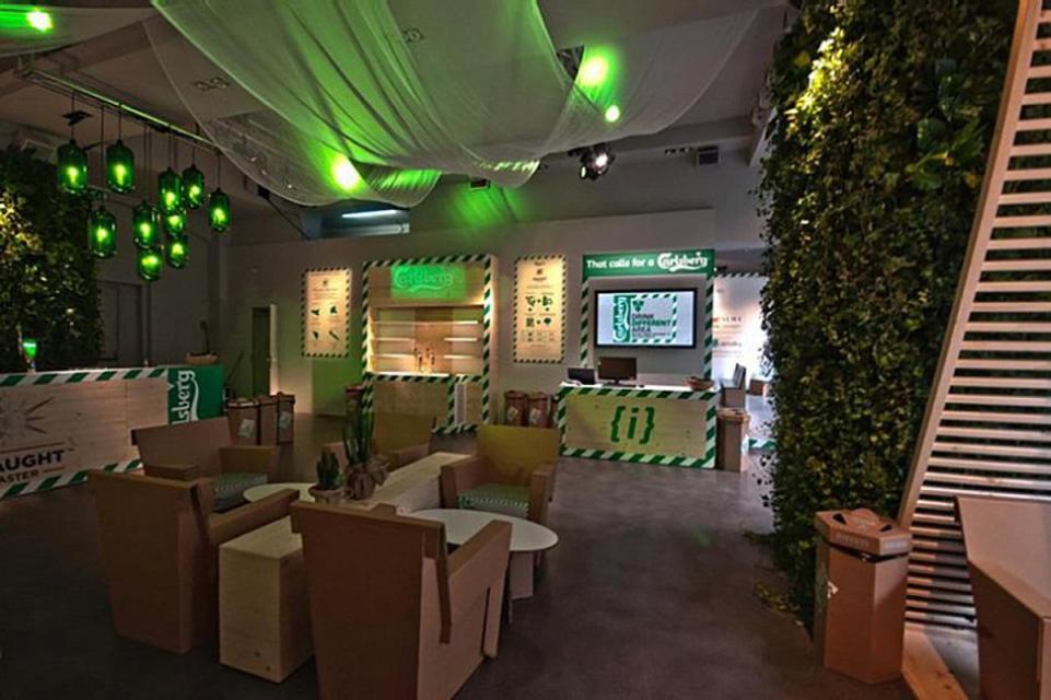 Carlsberg Temporary shop - интерьер и мебель из гофрокартона